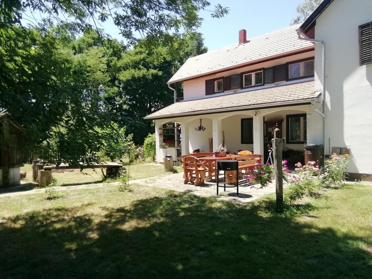 Appartement Waldhaus Pat à Galambok Extérieur photo